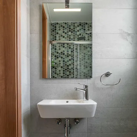 Designer 2-bedroom Near The Sea Apartment
