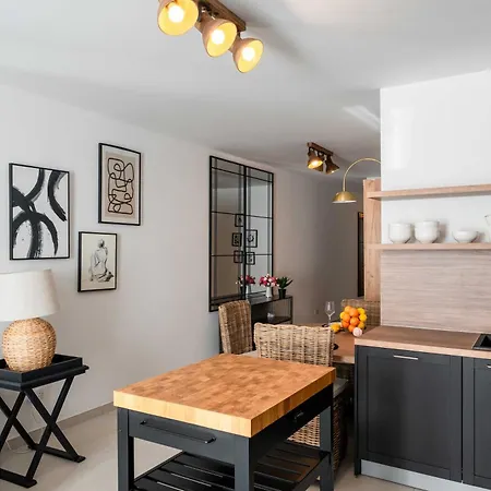 Apartment Designer 2-bedroom Near The Sea