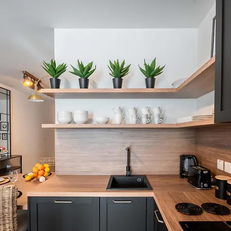 Designer 2-bedroom Near The Sea شقة *