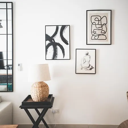 Designer 2-bedroom Near The Sea Apartman *