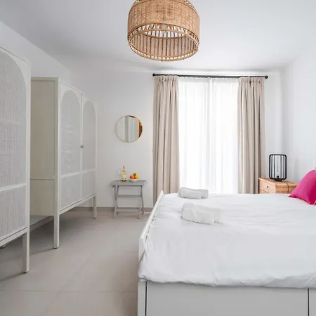 아파트 Designer 2-bedroom Near The Sea *