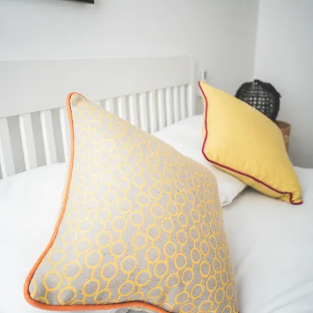 Designer 2-bedroom Near The Sea