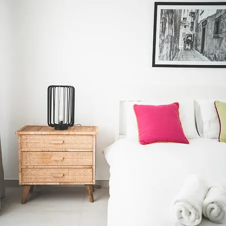 아파트 Designer 2-bedroom Near The Sea *