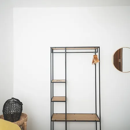 Designer 2-bedroom Near The Sea