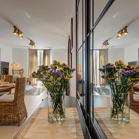 Designer 2-bedroom Near The Sea 그지라