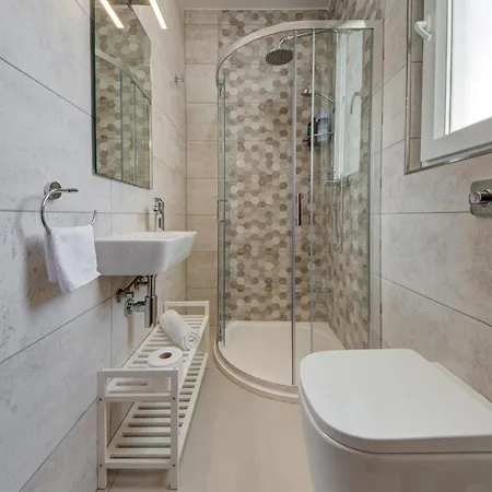 Stylish 2br Apt, 2 Min To Promenade And Sea, * 그지라