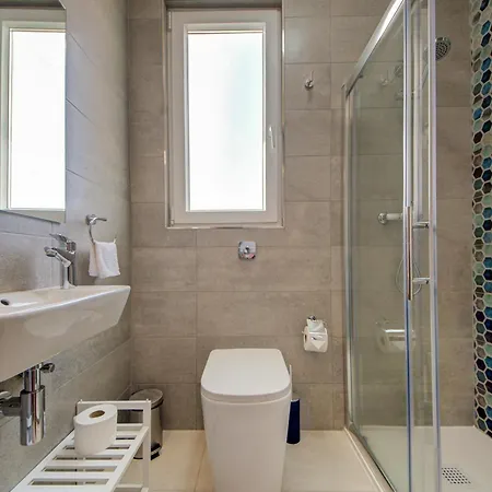 아파트 Designer 2-bedroom Near The Sea *