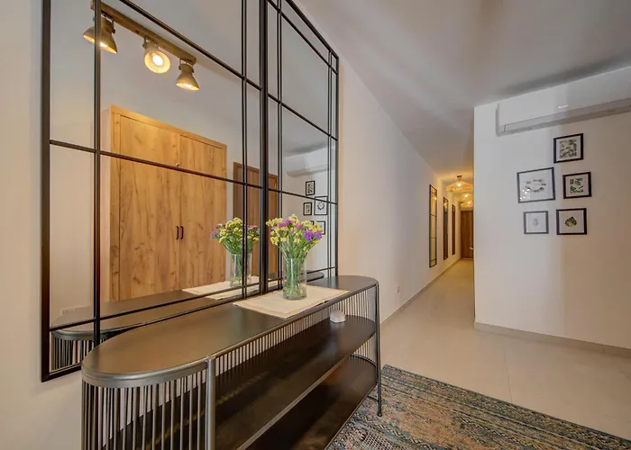 Designer 2Br Apt Steps From Beach By Church, New Apartment Gzira