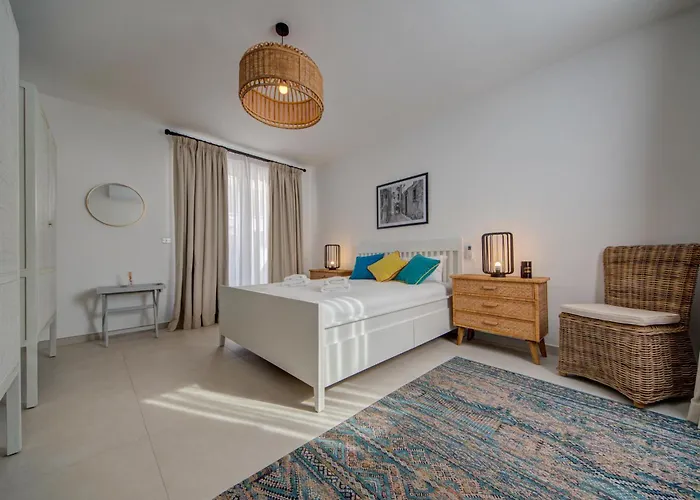 Apartment Designer 2Br Apt Steps From Beach By Church, New