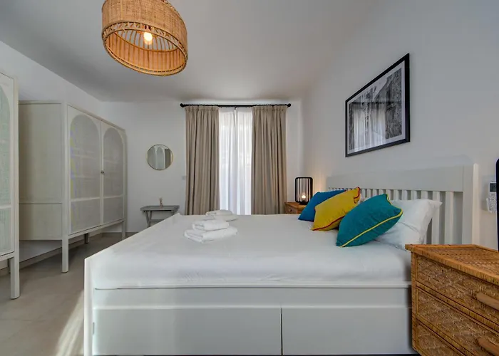 Apartment Designer 2Br Apt Steps From Beach By Church, New Gzira